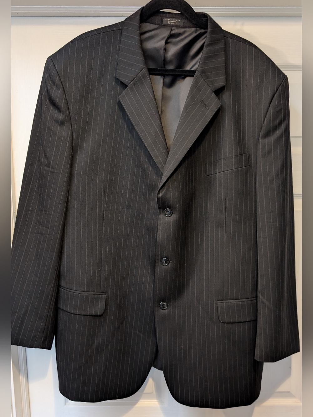 Jones New York Men's Black Pinstripe 2 Piece 3 Button Suit 100% Wool 50L 42x29